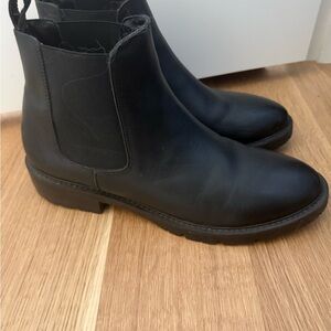 Women’s Black Chelsea Boots - Steve Madden Leopold black leather boots size 11